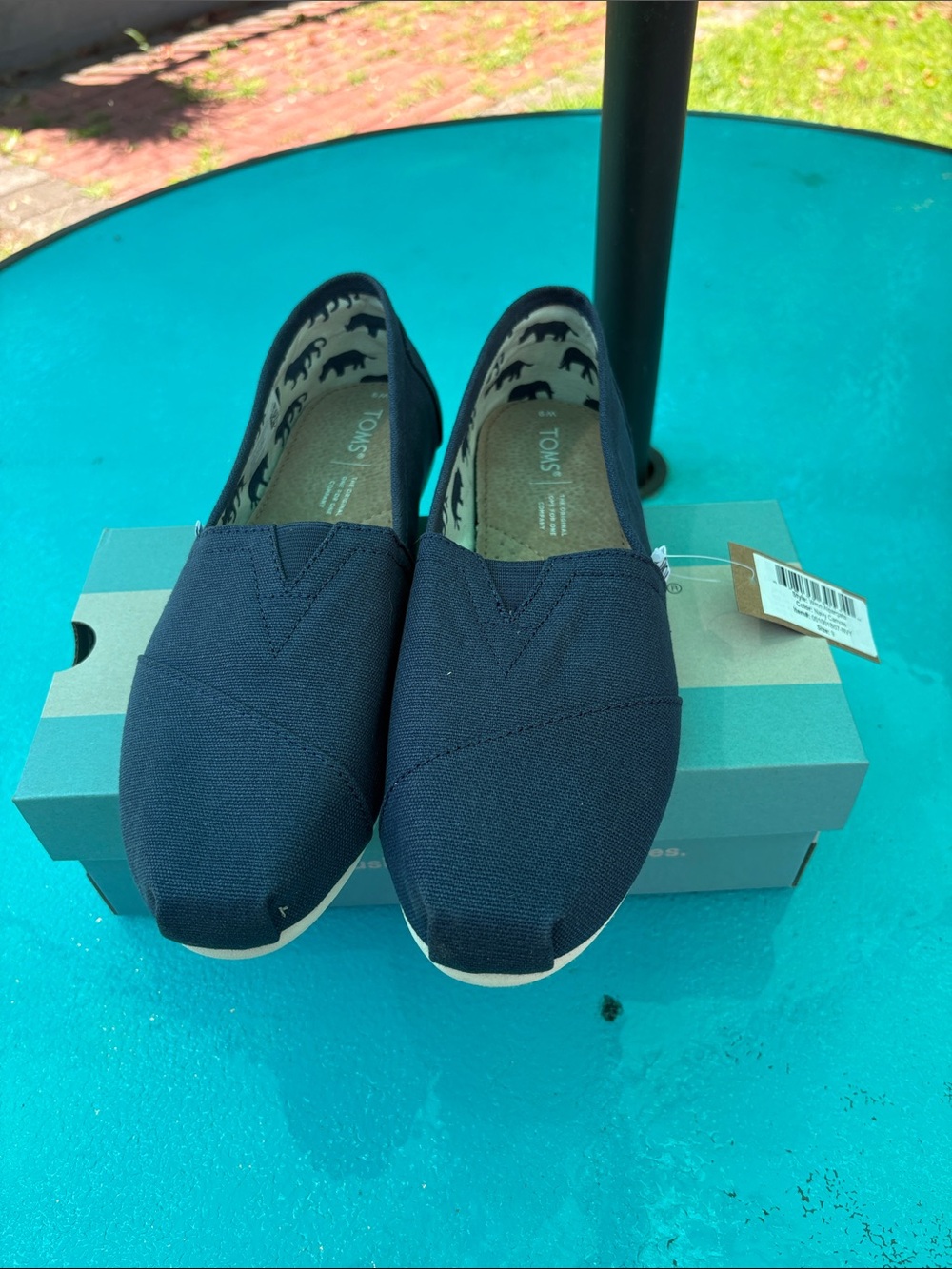 Toms Classic Slip-On Canvas Flats in Navy